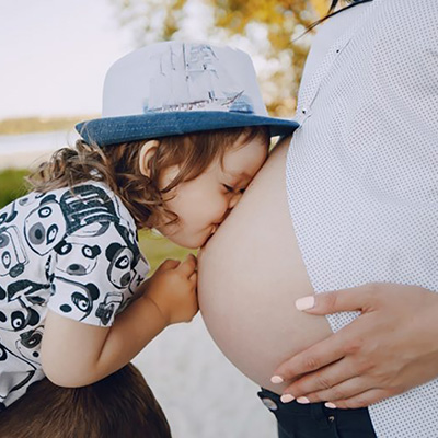 ¡Un nuevo miembro en la familia! Cómo evitar celos entre hermanos