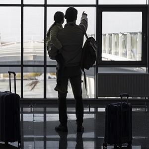 ¿Cuántos meses tiene que tener un bebé para viajar en avión?