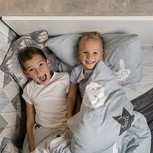 ¿A qué edad pasar al bebé de la cuna a la cama?