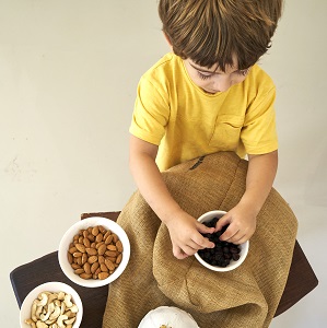 ¿Cuándo dar frutos secos a un bebé?