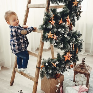 Decoración navideña segura para hogares con bebés y niños